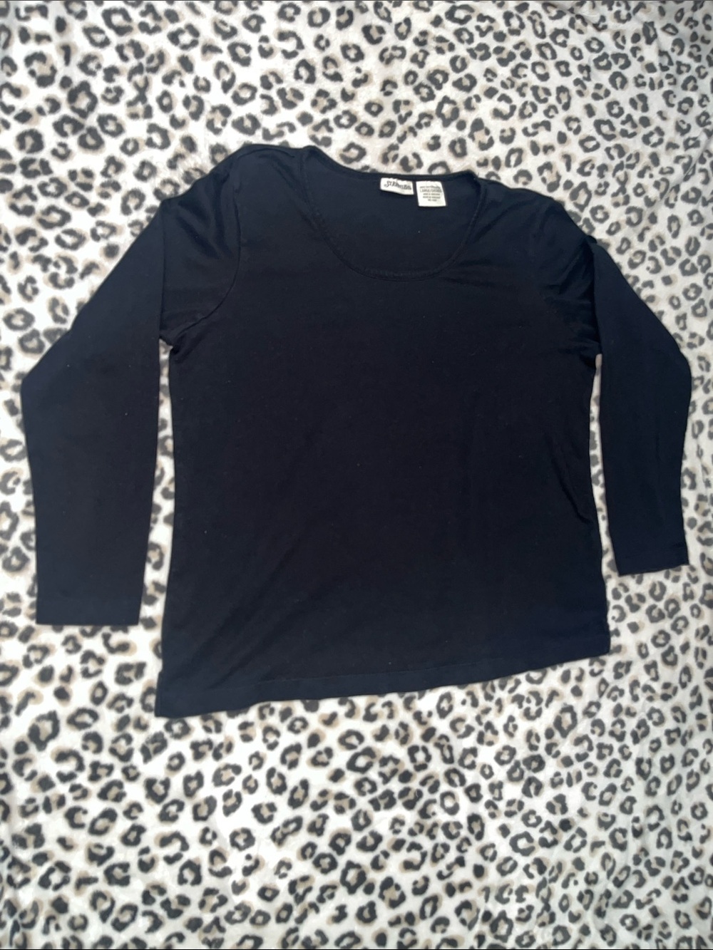 St. John's Bay Black Scoop-Neck Long Sleeve Tee